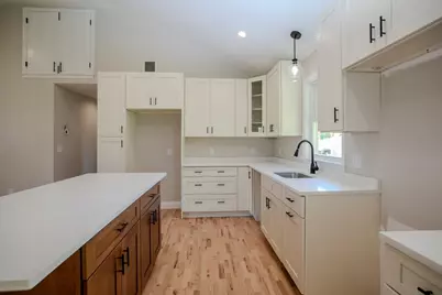 205 Eastview Ave, Somerset, MA 02726 - Photo 9