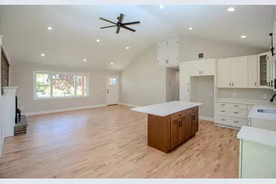 205 Eastview Ave, Somerset, MA 02726 - Photo 11