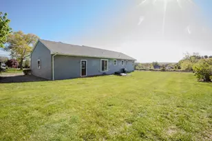 205 Eastview Ave, Somerset, MA 02726 - Photo 3
