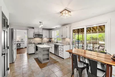 12 Rainbow Cir, Bridgewater, MA 02324 - Photo 7