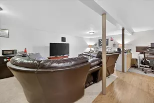 8 Alsop St, Fall River, MA 02723 - Photo 29