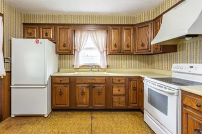 4 Merton St, Somerset, MA 02726 - Photo 3