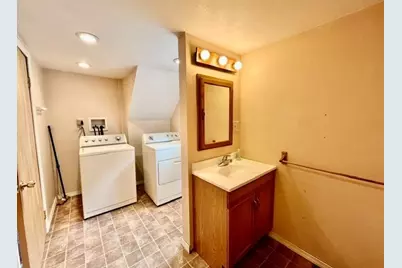 13 Florence St, Chicopee, MA 01013 - Photo 15