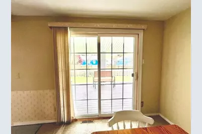13 Florence St, Chicopee, MA 01013 - Photo 11