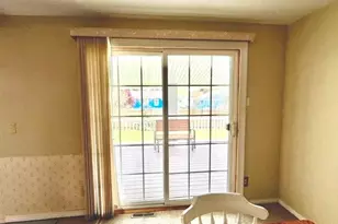13 Florence St, Chicopee, MA 01013 - Photo 11