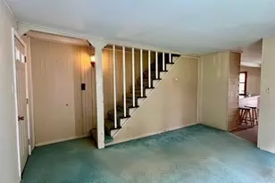 13 Florence St, Chicopee, MA 01013 - Photo 7