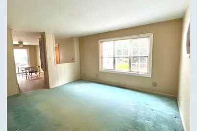 13 Florence St, Chicopee, MA 01013 - Photo 5