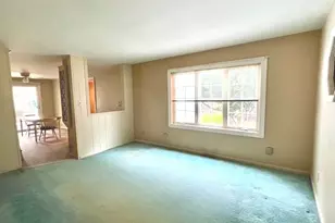 13 Florence St, Chicopee, MA 01013 - Photo 5