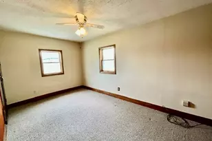 13 Florence St, Chicopee, MA 01013 - Photo 19