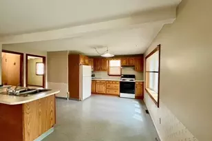 13 Florence St, Chicopee, MA 01013 - Photo 9