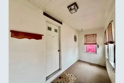 13 Florence St, Chicopee, MA 01013 - Photo 3
