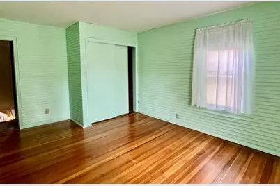 13 Florence St, Chicopee, MA 01013 - Photo 23