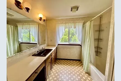 13 Florence St, Chicopee, MA 01013 - Photo 29