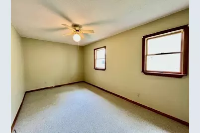 13 Florence St, Chicopee, MA 01013 - Photo 17