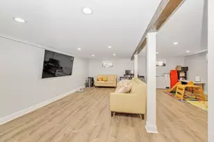 881 Pleasant St, Stoughton, MA 02072 - Photo 15