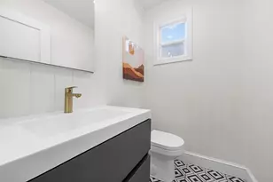 52 Park St, Boston, MA 02132 - Photo 19