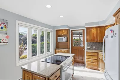 115 Collincote St, Stoneham, MA 02180 - Photo 9