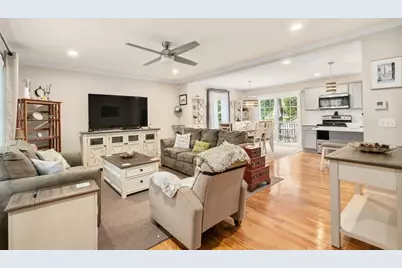152 Ambrose St, Springfield, MA 01109 - Photo 9