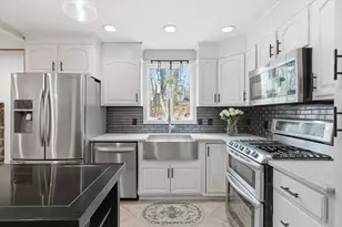 8 Searle St, Georgetown, MA 01833 - Photo 5