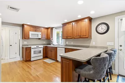 864 Locust St, Raynham, MA 02767 - Photo 9