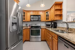 41 Bradford Commons Ln, Braintree, MA 02184 - Photo 13