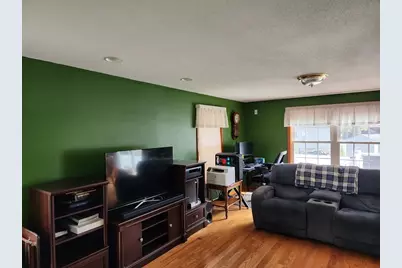 33 Guerin St, Chicopee, MA 01020 - Photo 15