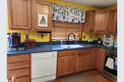 33 Guerin St, Chicopee, MA 01020 - Photo 7