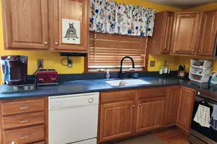 33 Guerin St, Chicopee, MA 01020 - Photo 7