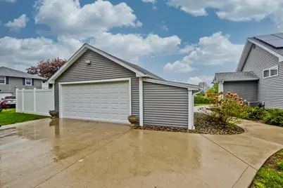 10 Laroche St, Ludlow, MA 01056 - Photo 27