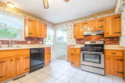 25 Windward Rd, Lowell, MA 01852 - Photo 9
