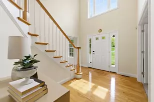 8 Victoria Cir, Shrewsbury, MA 01545 - Photo 5