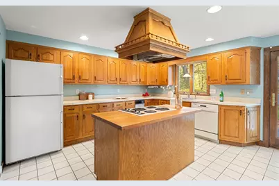 14 Eugene Rd, Burlington, MA 01803 - Photo 9