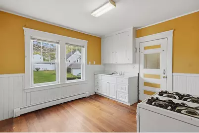 104 Bedford Avenue, Lowell, MA 01854 - Photo 11