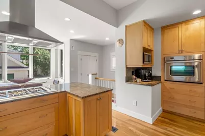 138 Thorndike St, Cambridge, MA 02141 - Photo 9