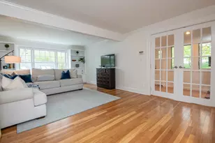 2 Parkwood Rd, Lynnfield, MA 01940 - Photo 9
