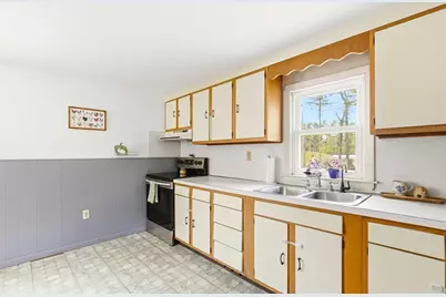40 Rocky Gutter St, Middleborough, MA 02346 - Photo 11