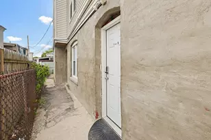 22 Hollywood St, Worcester, MA 01610 - Photo 3