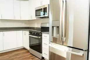 680 S East St, Holyoke, MA 01040 - Photo 5