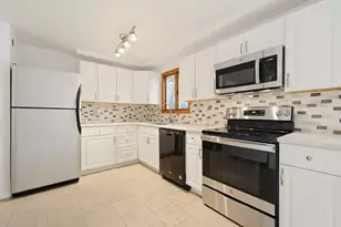 39 Marion St, Holbrook, MA 02343 - Photo 3