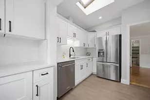 14 Broad St, North Attleboro, MA 02760 - Photo 5