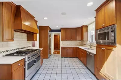 152 Beverly Rd, Brookline, MA 02467 - Photo 17