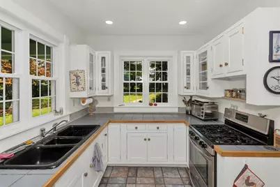 74 Woodbridge St, South Hadley, MA 01075 - Photo 21