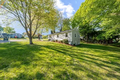 20 Meadowbrook Dr, Easthampton, MA 01027 - Photo 5
