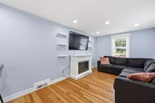 24 Warren Ave, Stoughton, MA 02072 - Photo 3