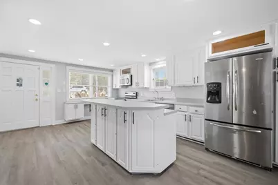105 Lakeshore Dr, Georgetown, MA 01833 - Photo 3