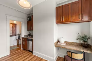8 Garrison St, Boston, MA 02116 - Photo 9
