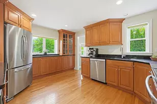 13 Lawrence Cir, Medfield, MA 02052 - Photo 7