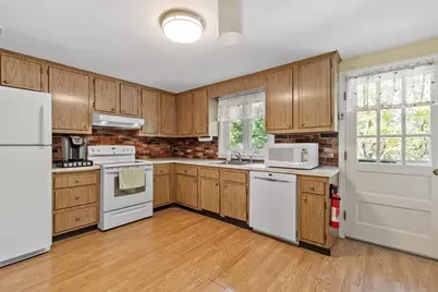 122 Milton St, Waltham, MA 02453 - Photo 5