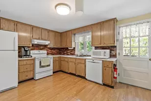 122 Milton St, Waltham, MA 02453 - Photo 5