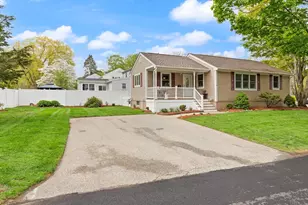 7 King St, Reading, MA 01867 - Photo 3